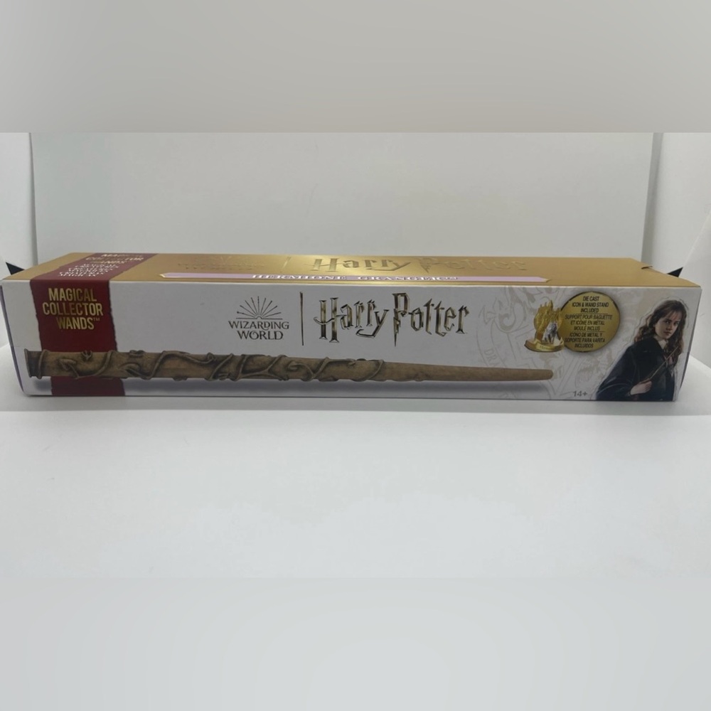 Wizarding World Magical Collector Mystery Wand with Hogwarts Display Stand NWT